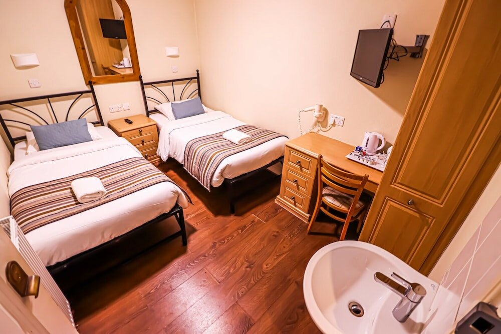 Фото The Fairway Hotel