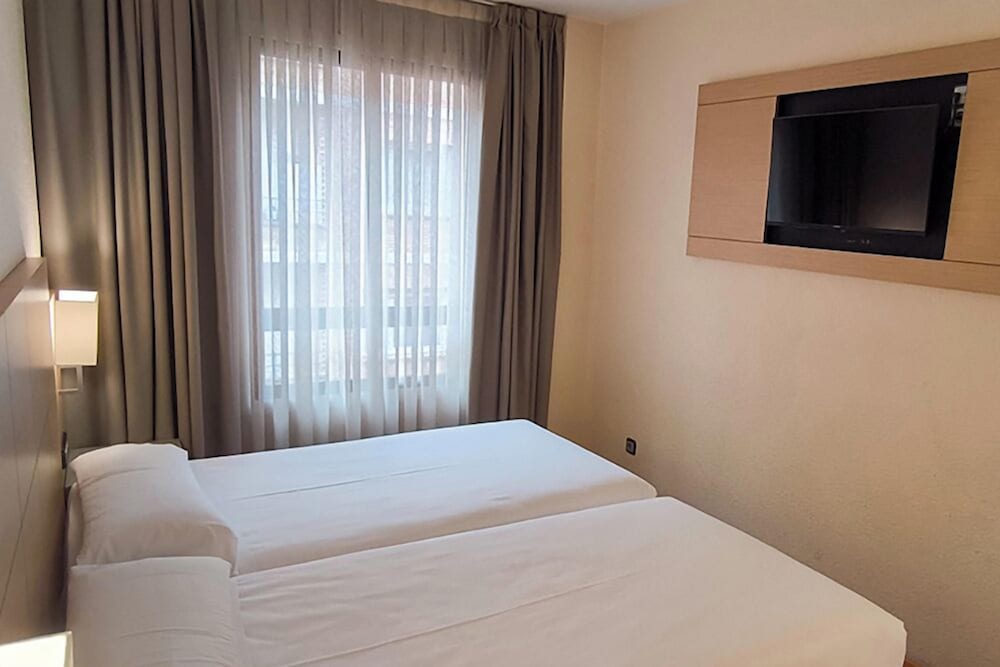 Фото Hotel Condes de Haro