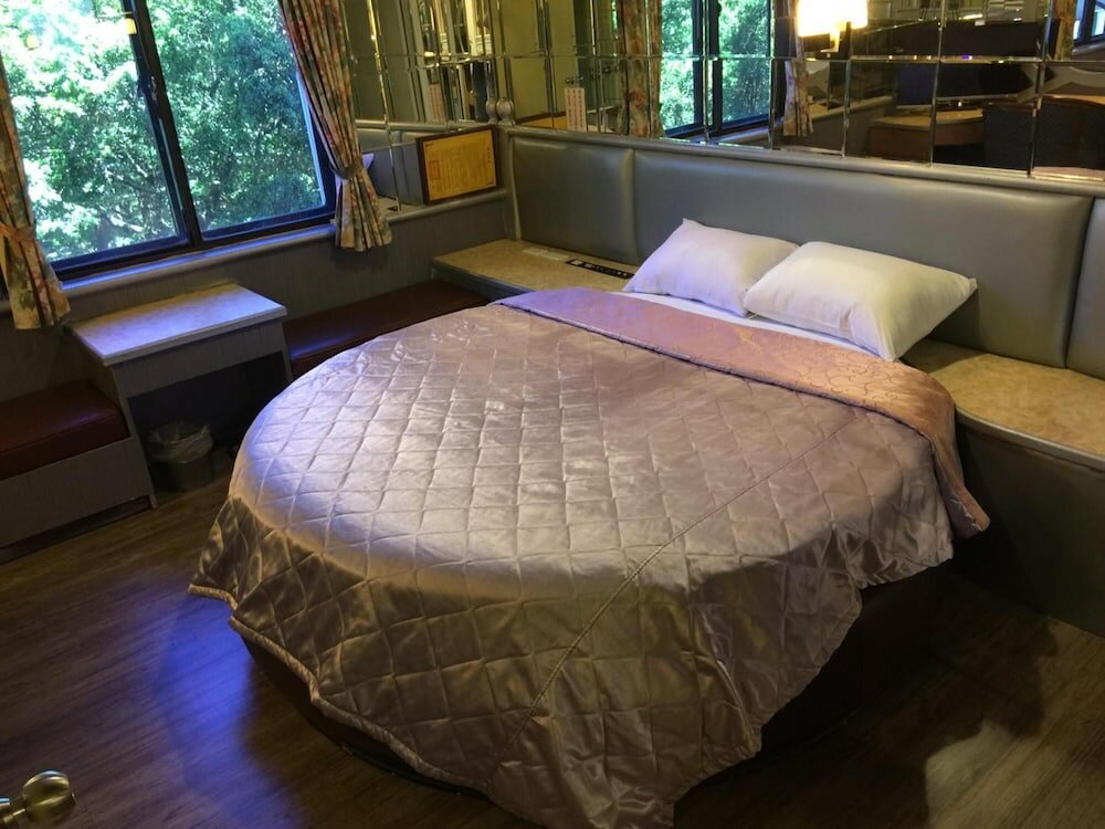 Фото One Plus One Hotel