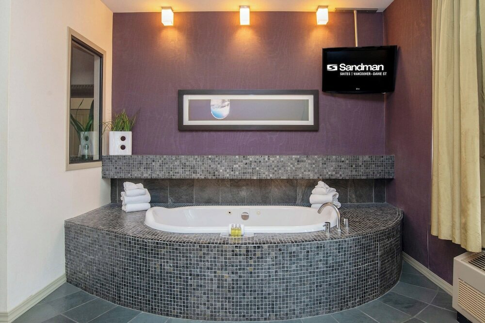 Фото Sandman Suites Vancouver-Davie Street