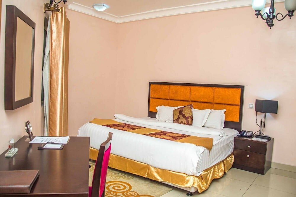 Фото Royal Crest Hotel & Suites