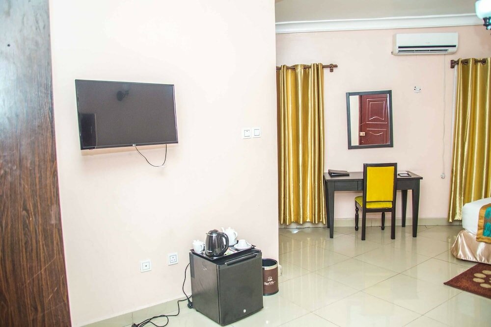 Фото Royal Crest Hotel & Suites