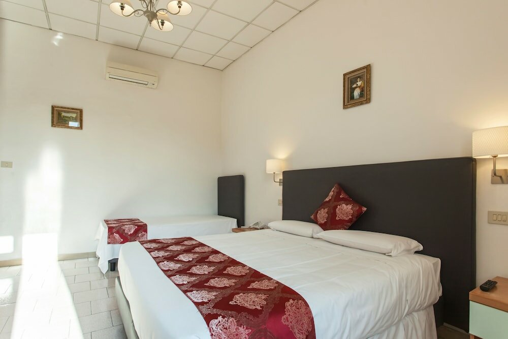 Фото Hotel St. James