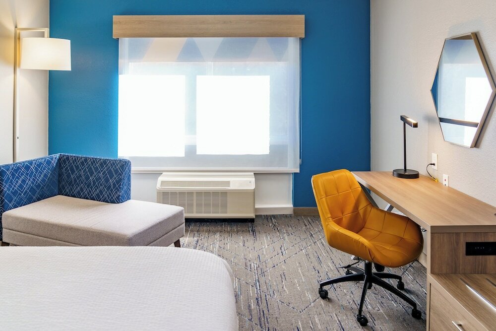 Фото Holiday Inn Express Hotel & Suites Raleigh Sw Nc State, an Ihg Hotel