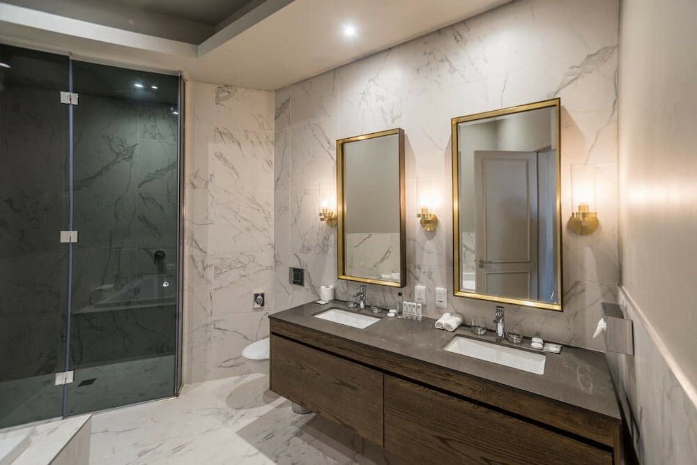 Фото Mayfair Hotel