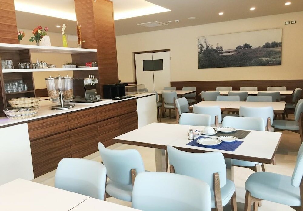 Фото Hotel Cristina