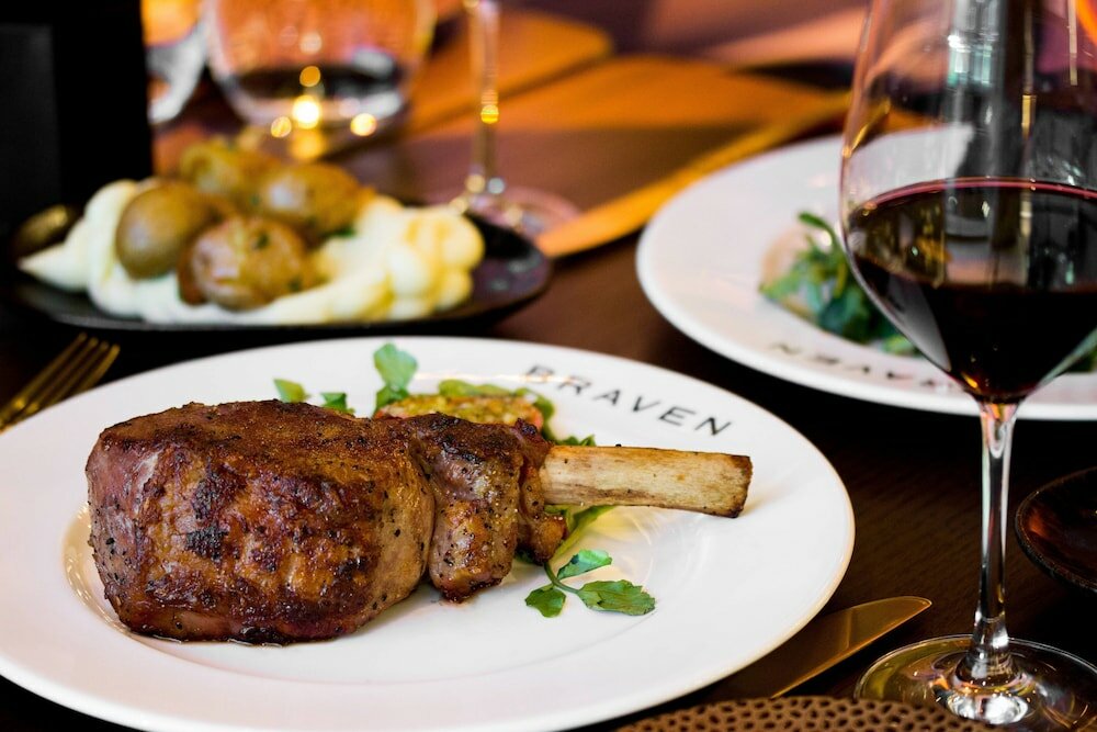 Фото Jw Marriott Edmonton Ice District