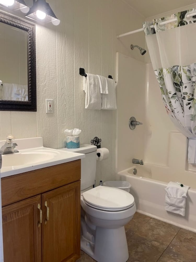 Фото Thunderbird Resort & Event Center