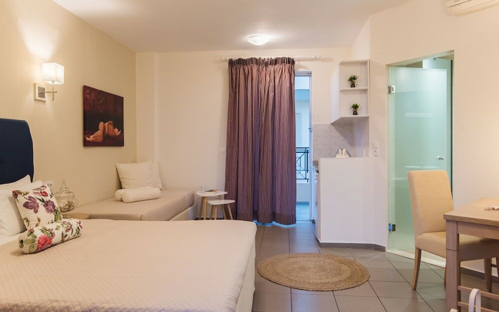 Фото Mirage Studios