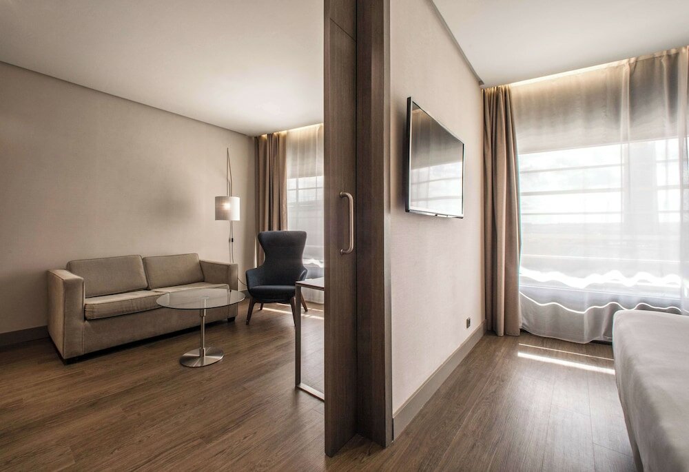 Фото NH Sevilla Plaza de Armas