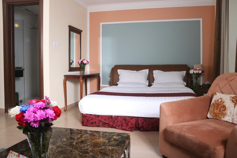 Фото Laguna Hotel Suites