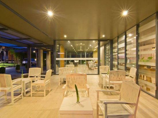 Фото The Park Hotel