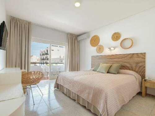 Гостиница Azuline Mediterraneo в Санта-Эулалия-дель-Рио