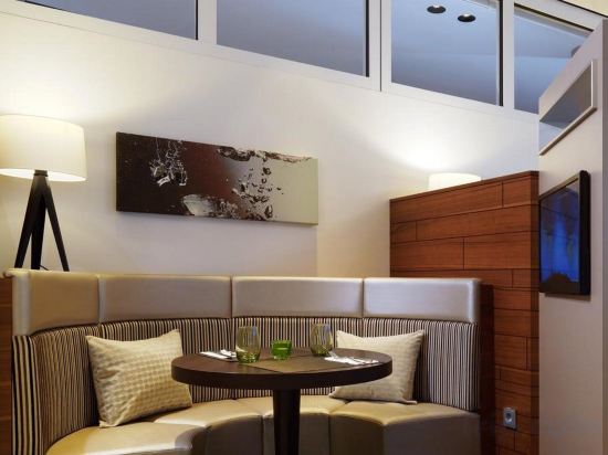 Фото Courtyard by Marriott Cologne