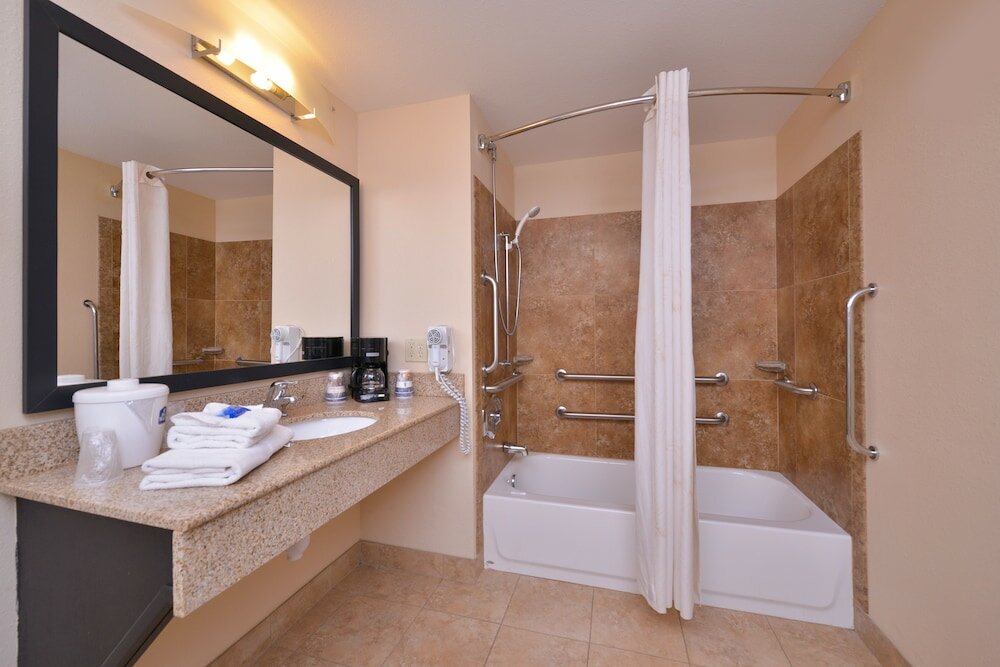 Фото Quality Inn & Suites