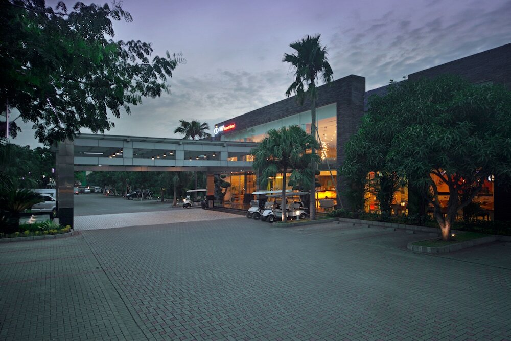 Фото Fm7 Resort Hotel Bandara Jakarta Airport