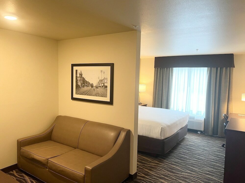 Фото Cobblestone Hotel & Suites - Two Rivers