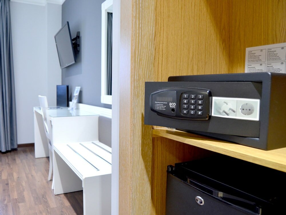 Фото Hotel Uve Alcobendas