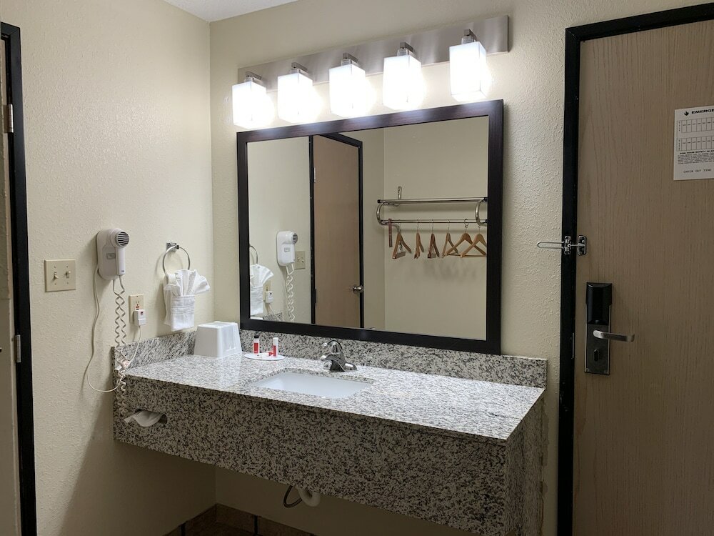 Фото Super 8 by Wyndham Metropolis