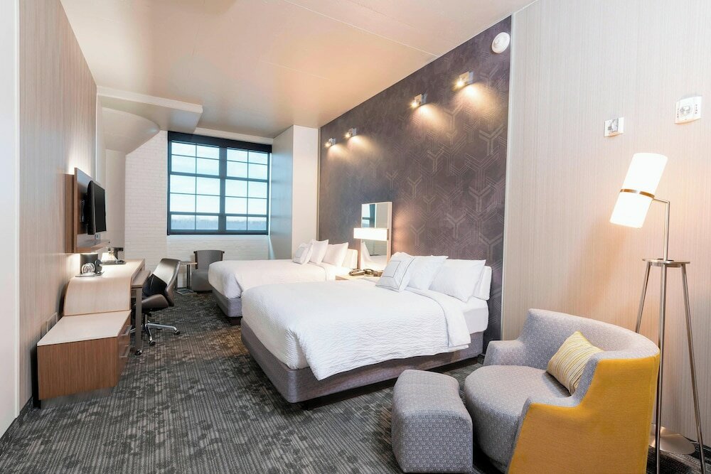 Фото Courtyard by Marriott Waterloo Cedar Falls