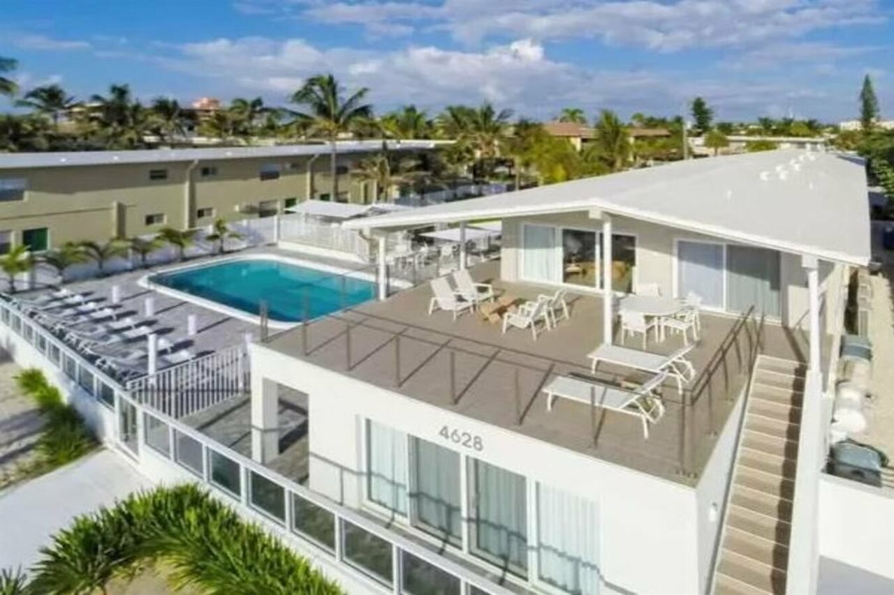 Фото Tides Inn Hotel