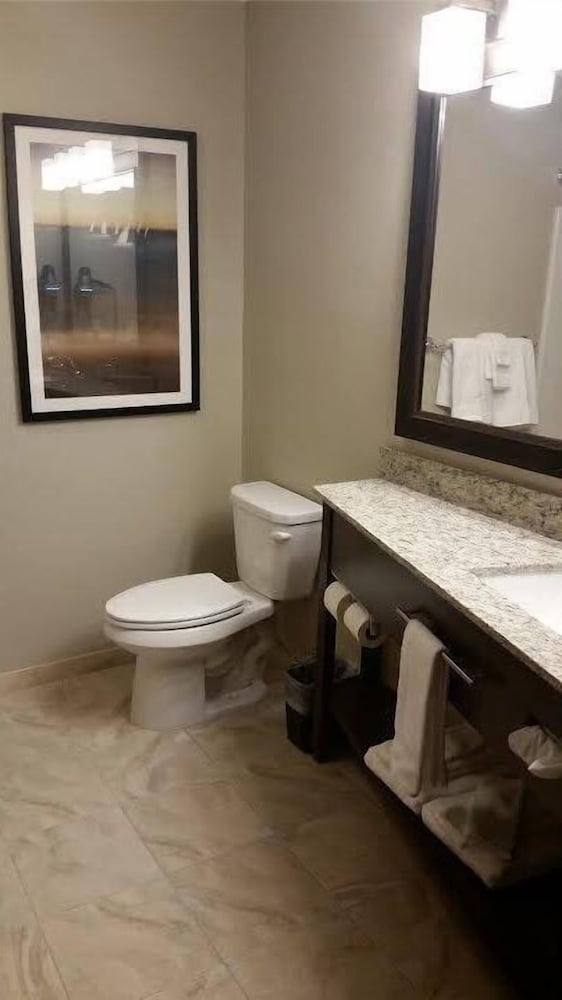 Фото Brookstone Lodge & Suites