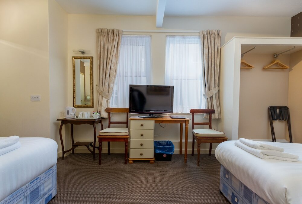 Фото The Maples Hotel