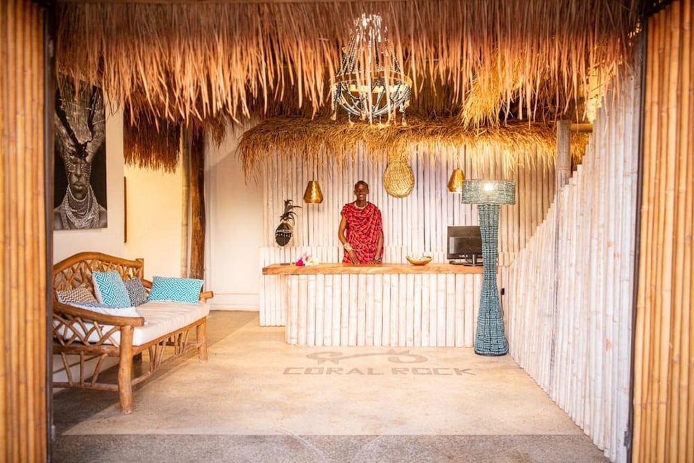 Фото Coral Rocks Hotel & Restaurant