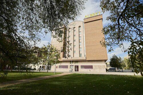 Внешний вид отеля Hotel Albret в Памплоне, фото 2