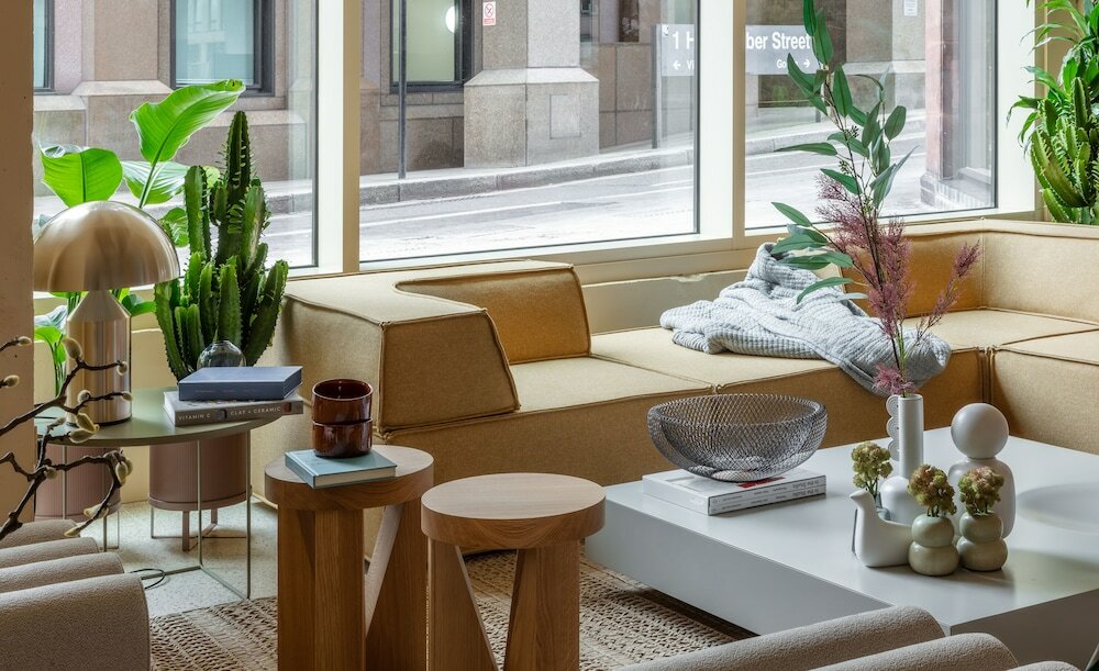 Фото Locke At Broken Wharf