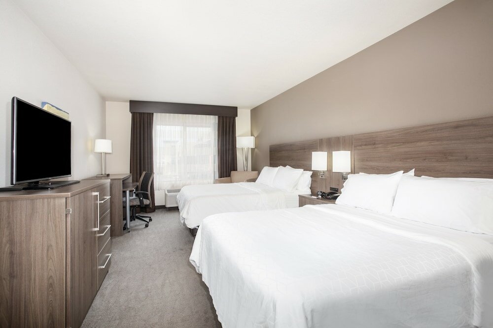 Фото Holiday Inn Express & Suites Manhattan, an Ihg Hotel
