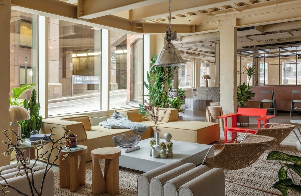 Фото Locke At Broken Wharf