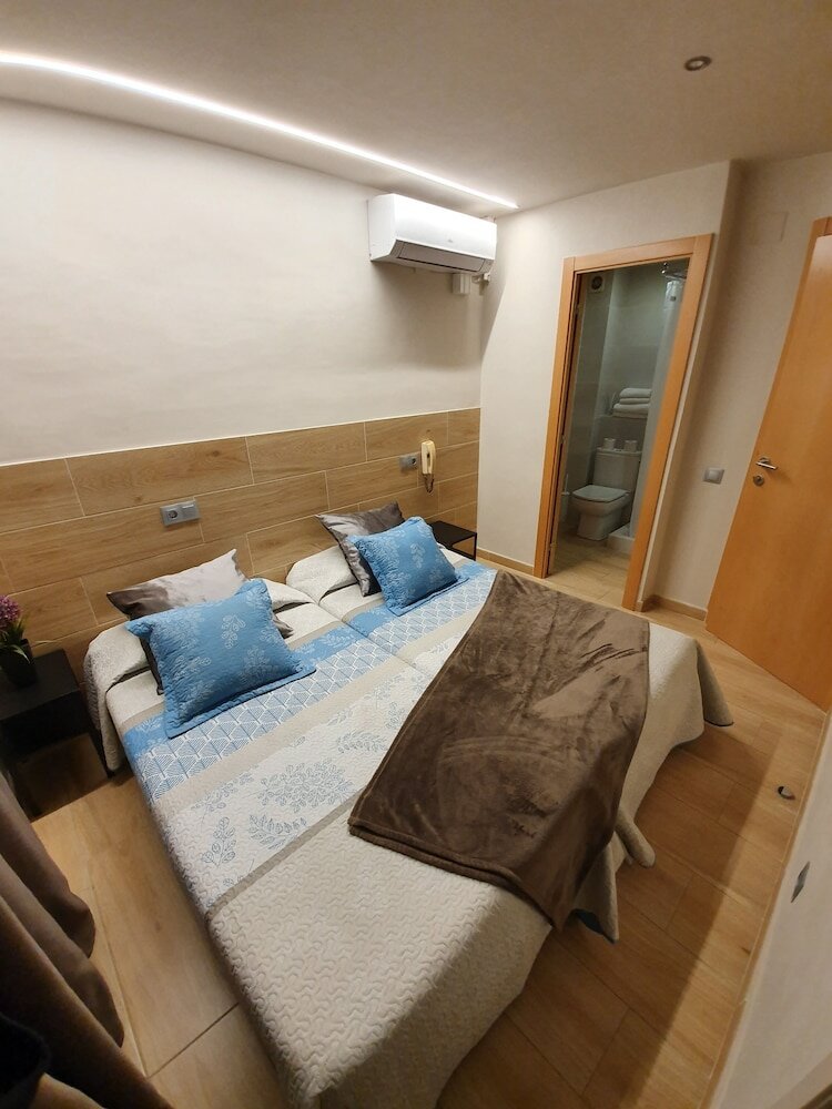 Фото Hostal Sant Ramón