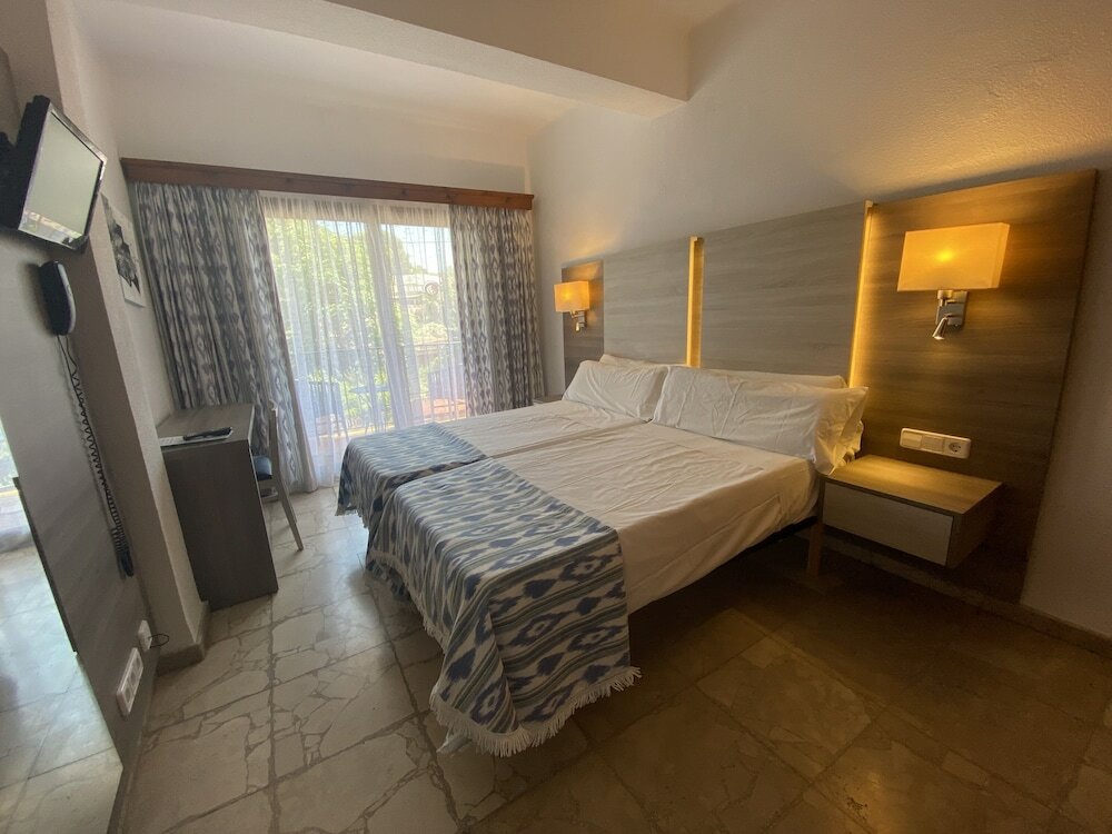 Фото Hostal Villa Rosa