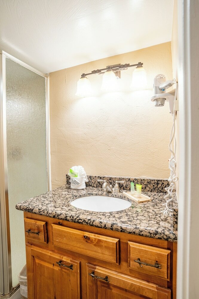 Фото Pioneer Lodge