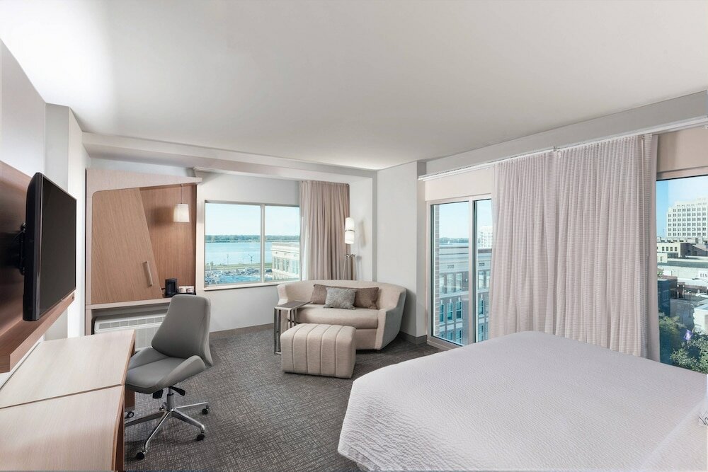 Фото Courtyard by Marriott Baton Rouge Downtown