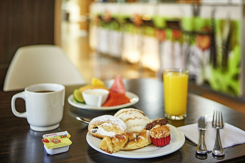 Фото Ibis Hong Kong Central And Sheung Wan 