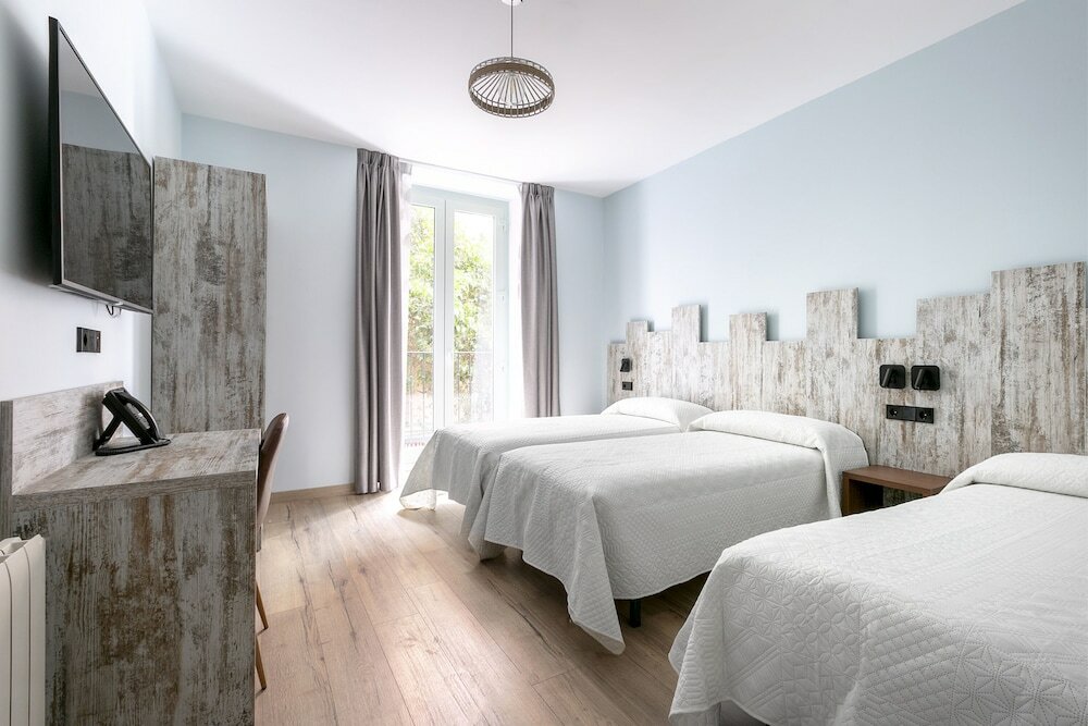 Фото Hostal Antón Martín