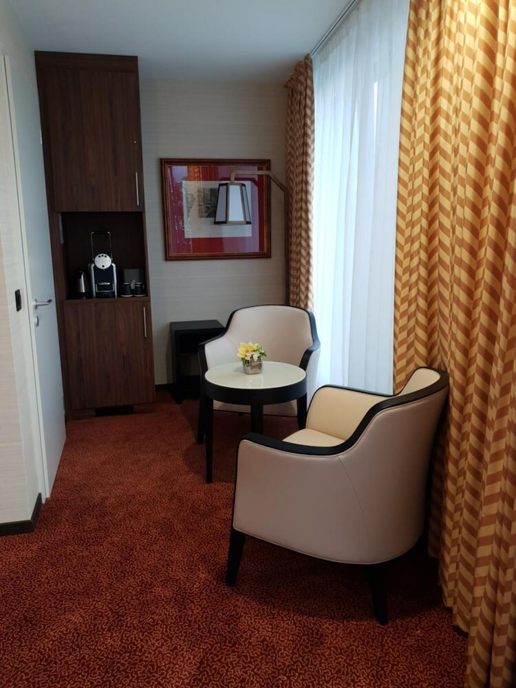 Фото Nash Suites Airport Hotel