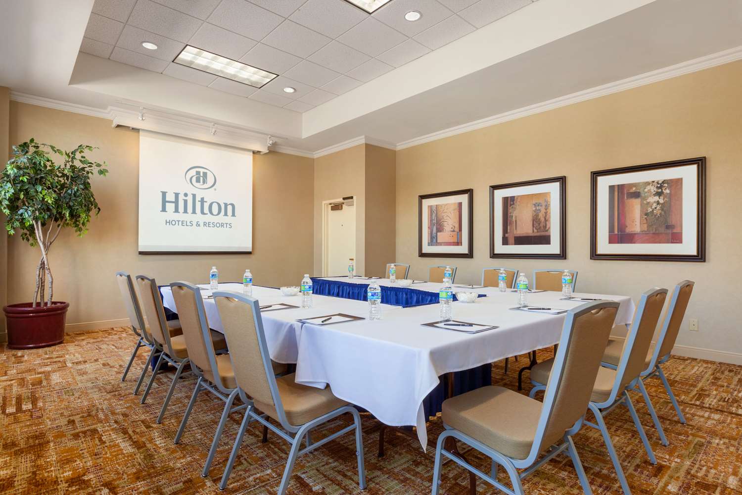 Фото Hilton Fort Wayne at the Grand Wayne Convention Center