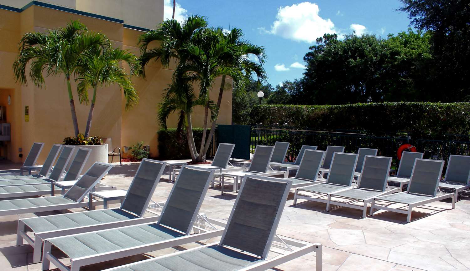 Фото Hilton Boca Raton Suites