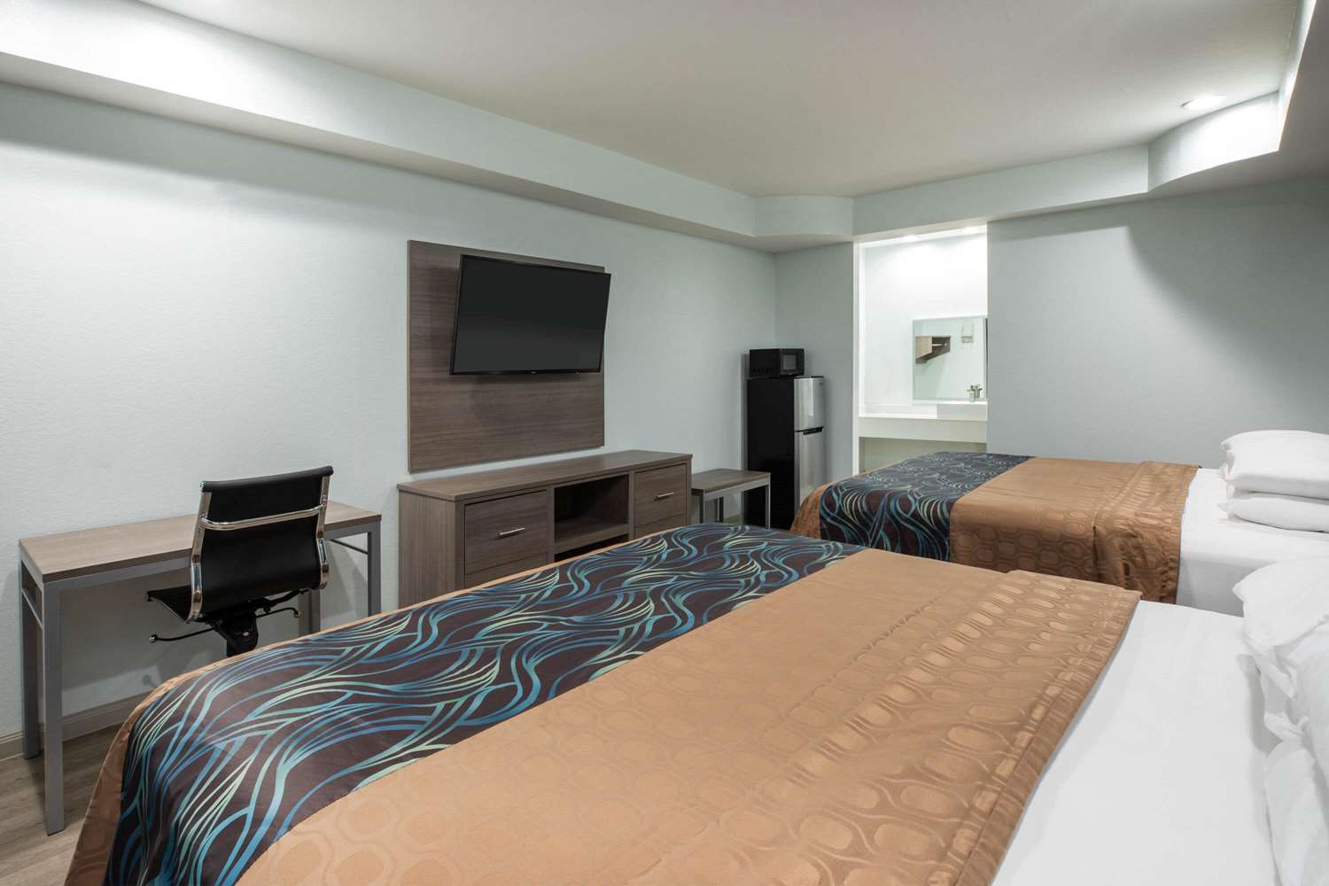 Фото Super 8 by Wyndham Humble/Fallcreek/Houston