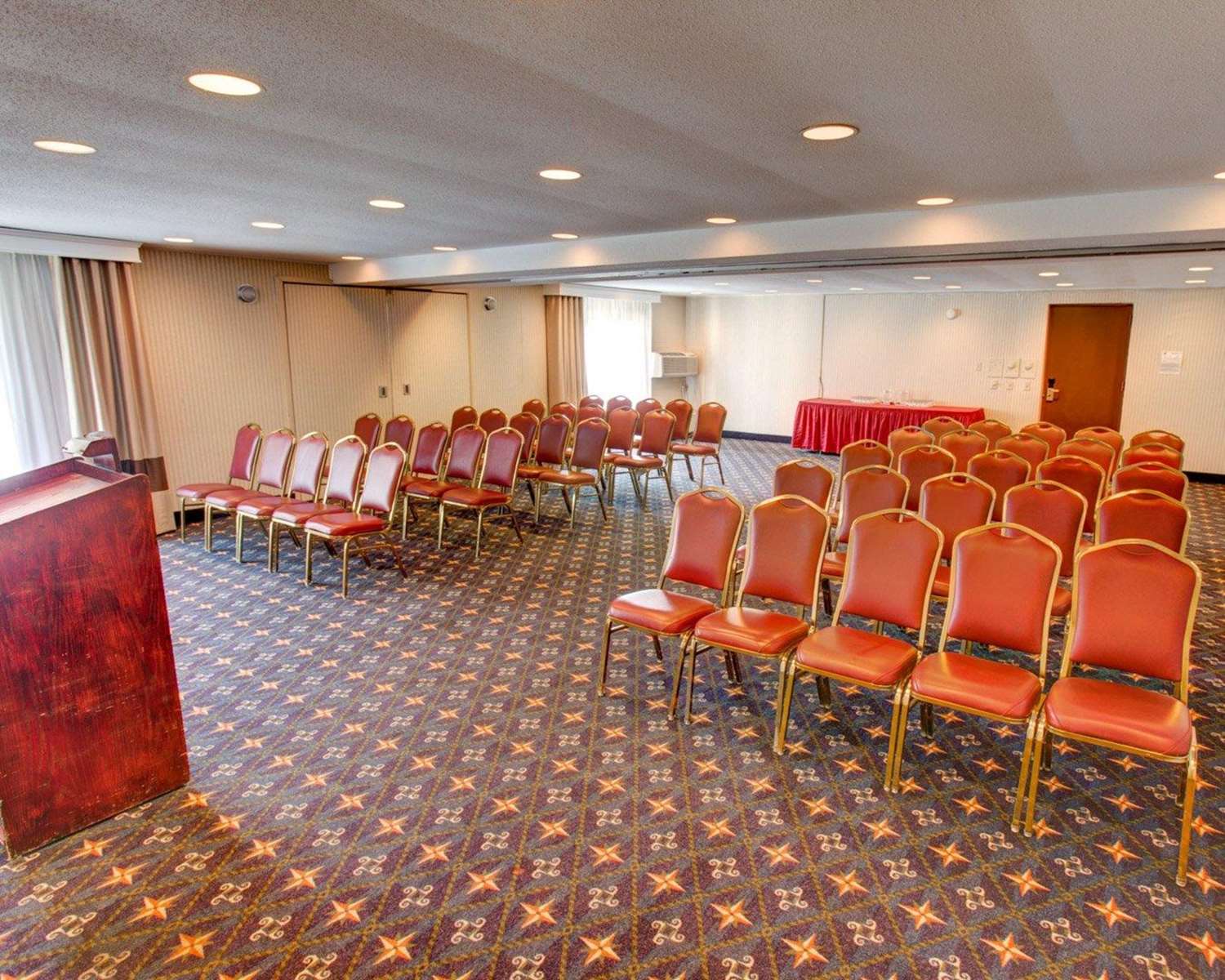 Фото Comfort Inn Conference Center