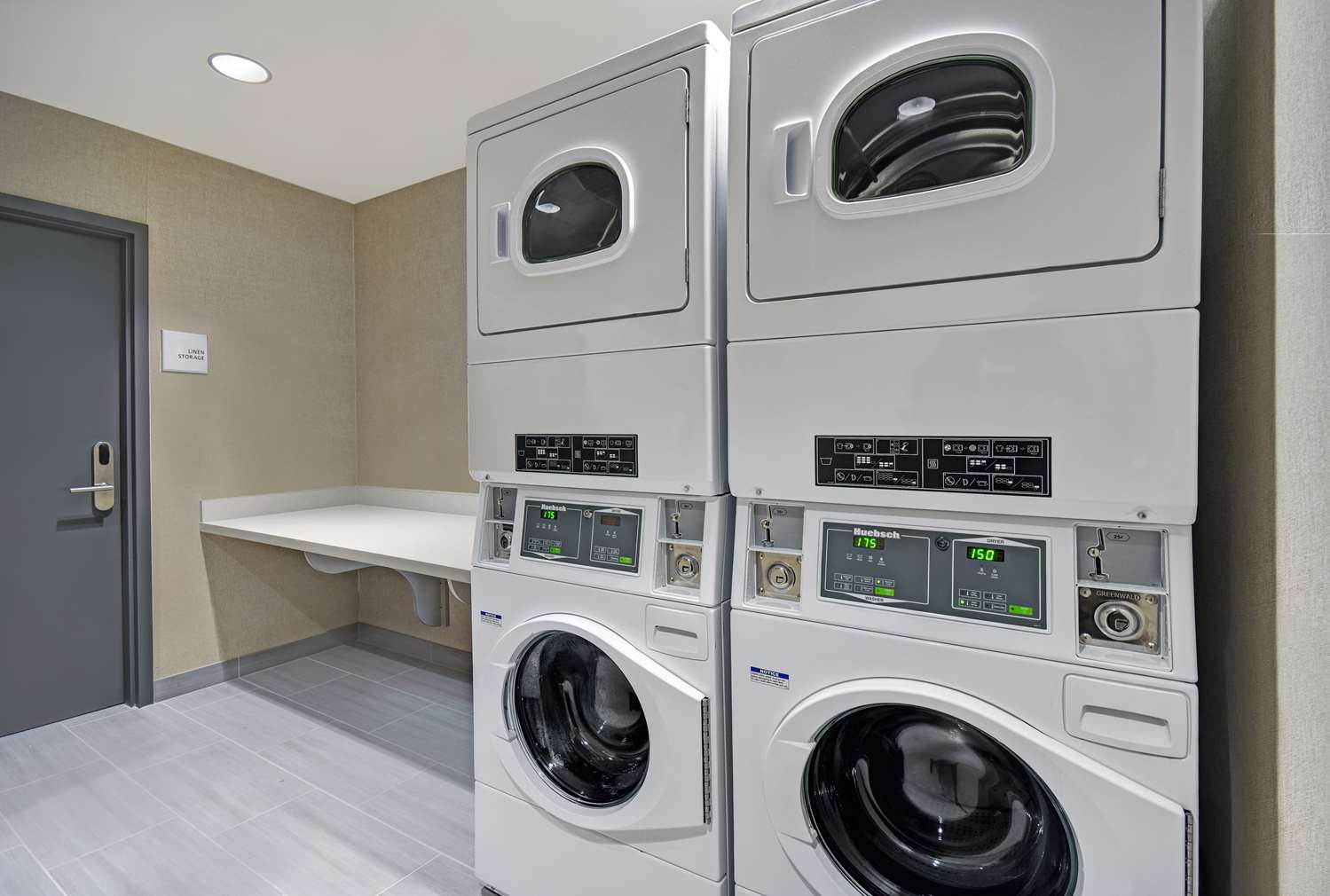 Фото Hampton Inn Las Vegas Strip South, Nv