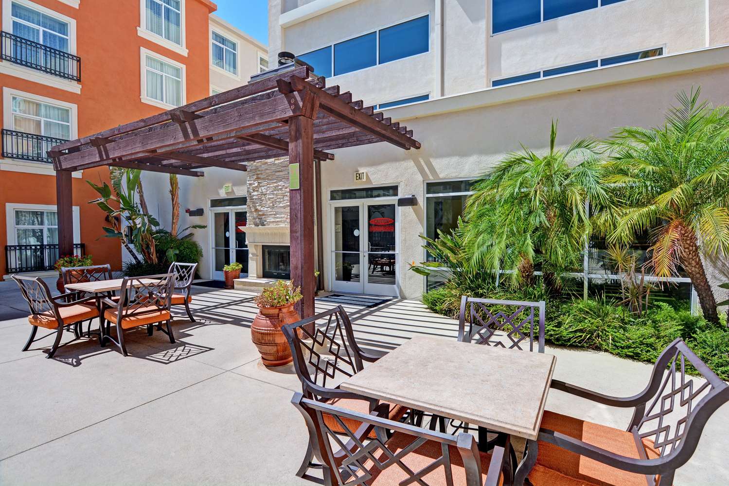 Фото Embassy Suites by Hilton Valencia