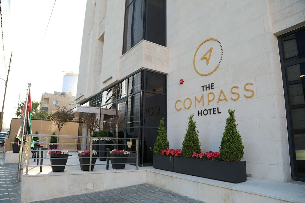 Фото The Compass Hotel