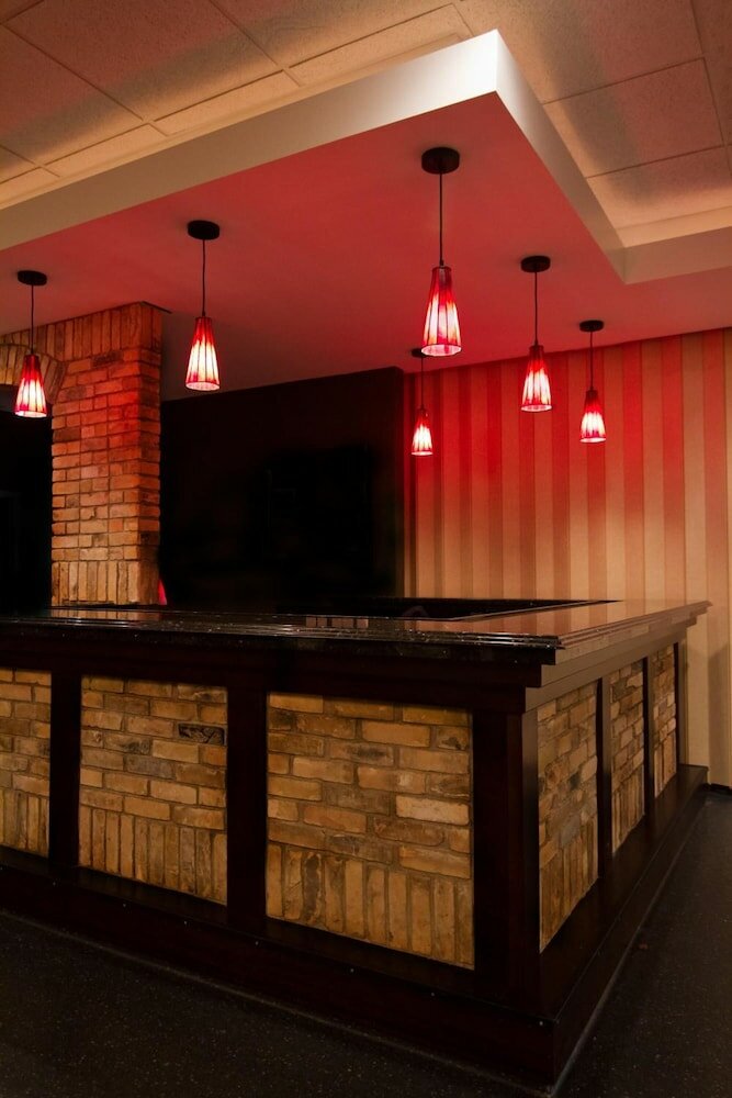 Фото Park West Inn