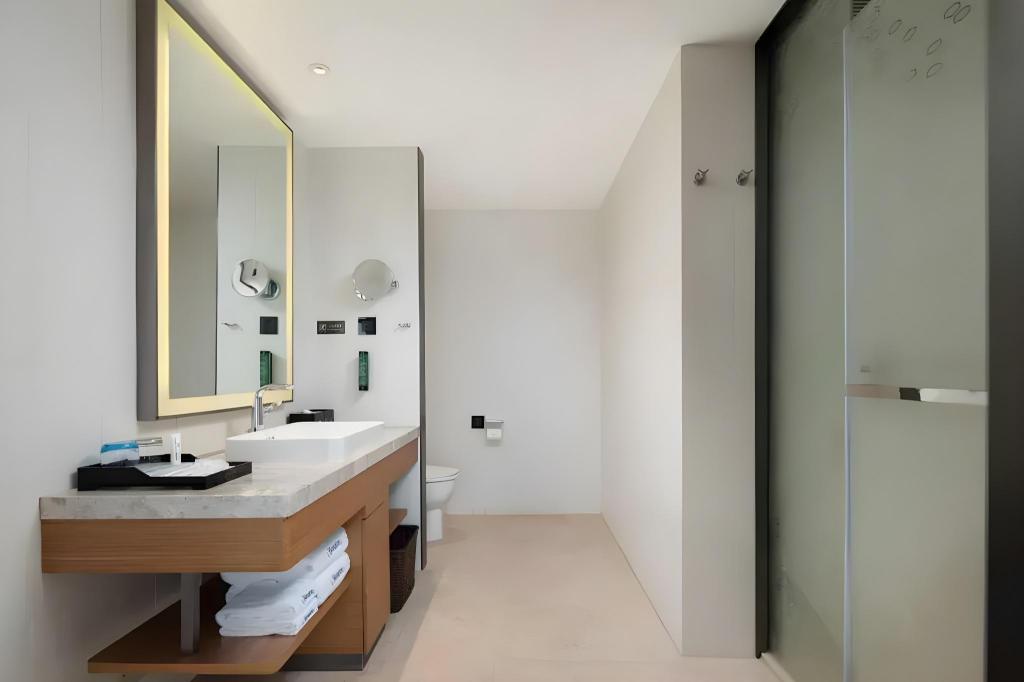 Фото Hampton by Hilton Beihai High-Speed Train Station