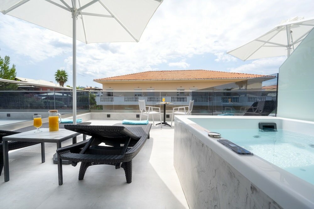 Фото Emily's Luxury Suites