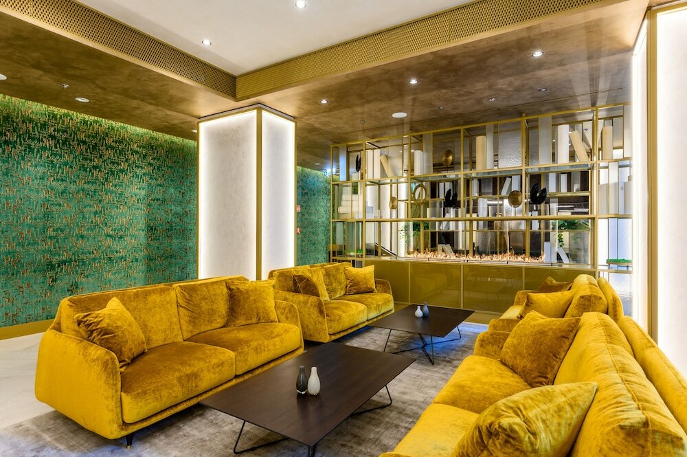 Фото Emerald Hotel & Suites 